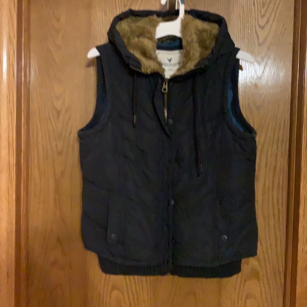 American Eagle, size large black quilted vest